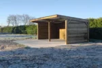 Abri bois Confort 3x6m – Structure robuste pour chevaux – 18m² – Toiture bac acier – Image 4