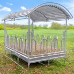 Grand râtelier à foin carré XXL – 16 places avec cornadis, structure galvanisée robuste